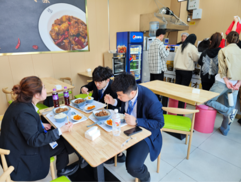 馐厨鸡架饭店面用餐