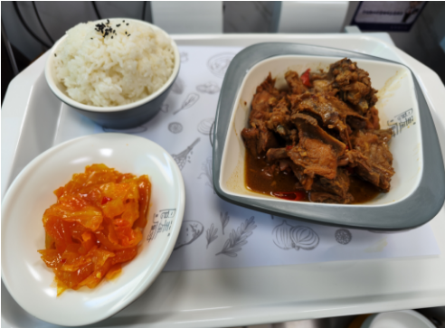 馐厨香辣鸡架饭打造差异化餐饮品牌