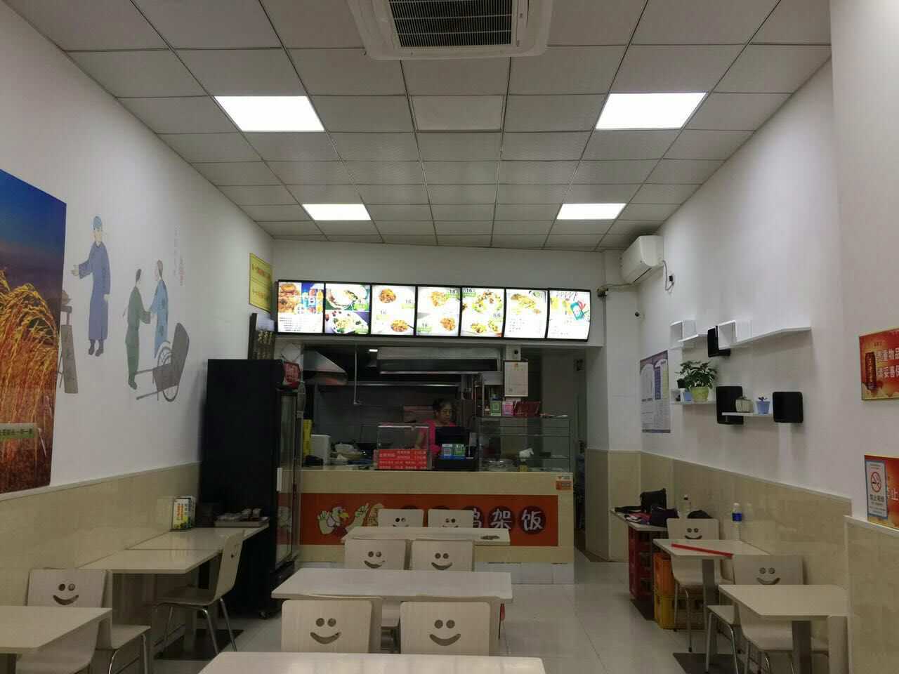 张成荣香辣鸡架饭南京路店内清洁图