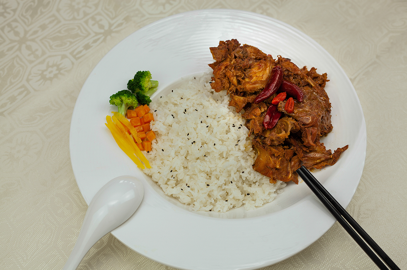 馐厨香辣鸡架饭加盟费少，利润不错